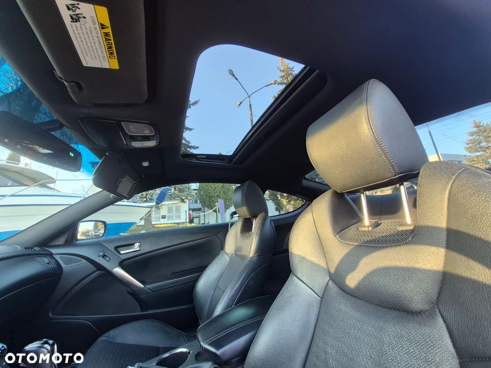 Hyundai Genesis Coupe - 11