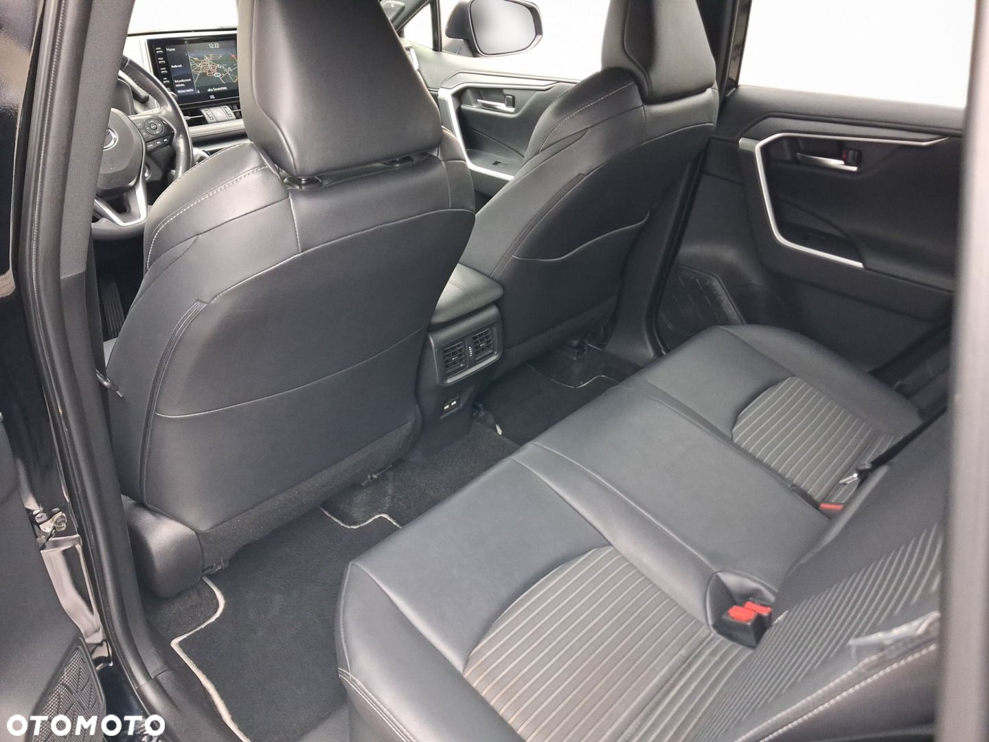 Toyota RAV4 2.5 Hybrid Black Edition by JBL 4x4 - 17