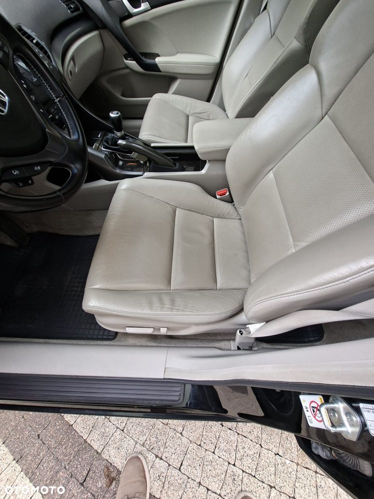 Honda Accord 2.0 Executive - 17
