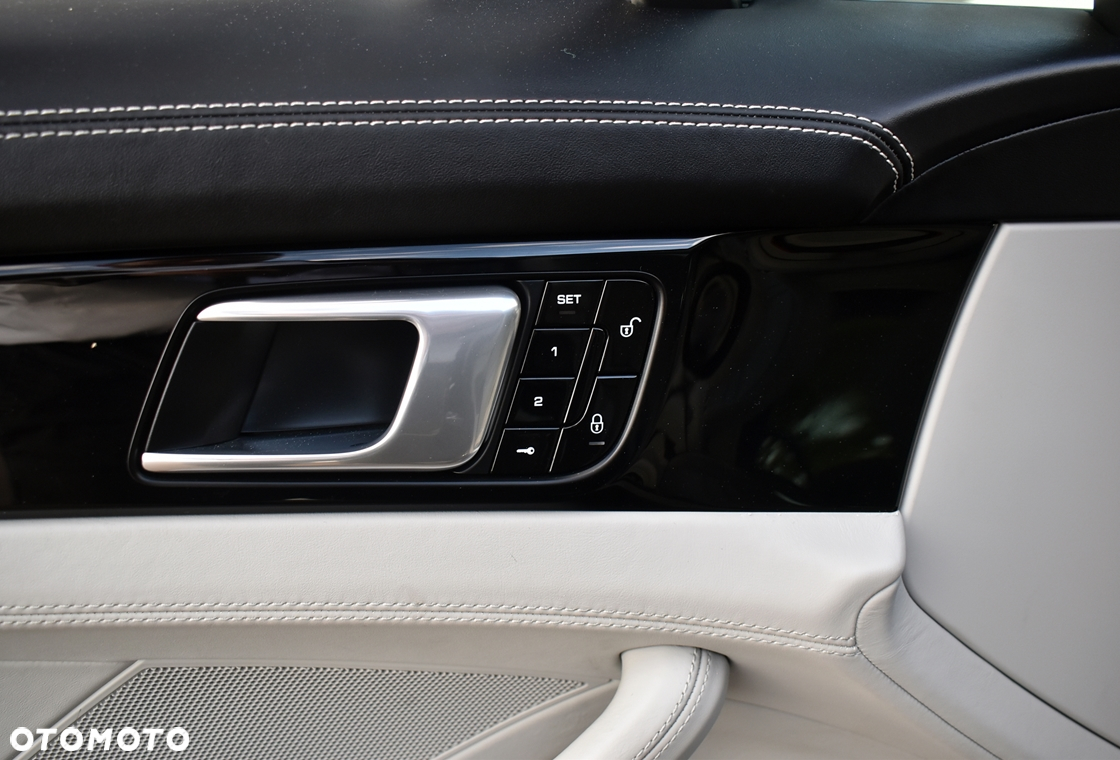 Porsche Panamera - 26