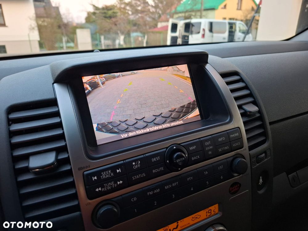 Nissan Pathfinder 2.5 DCi LE - 8