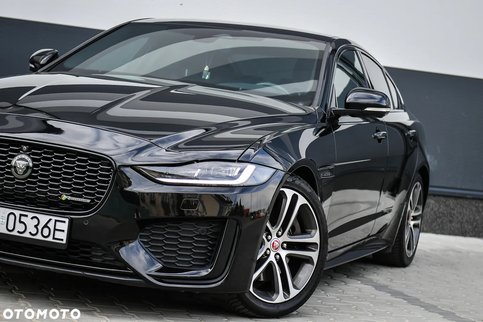 Jaguar XE 2.0 D180 R-Dynamic S - 5