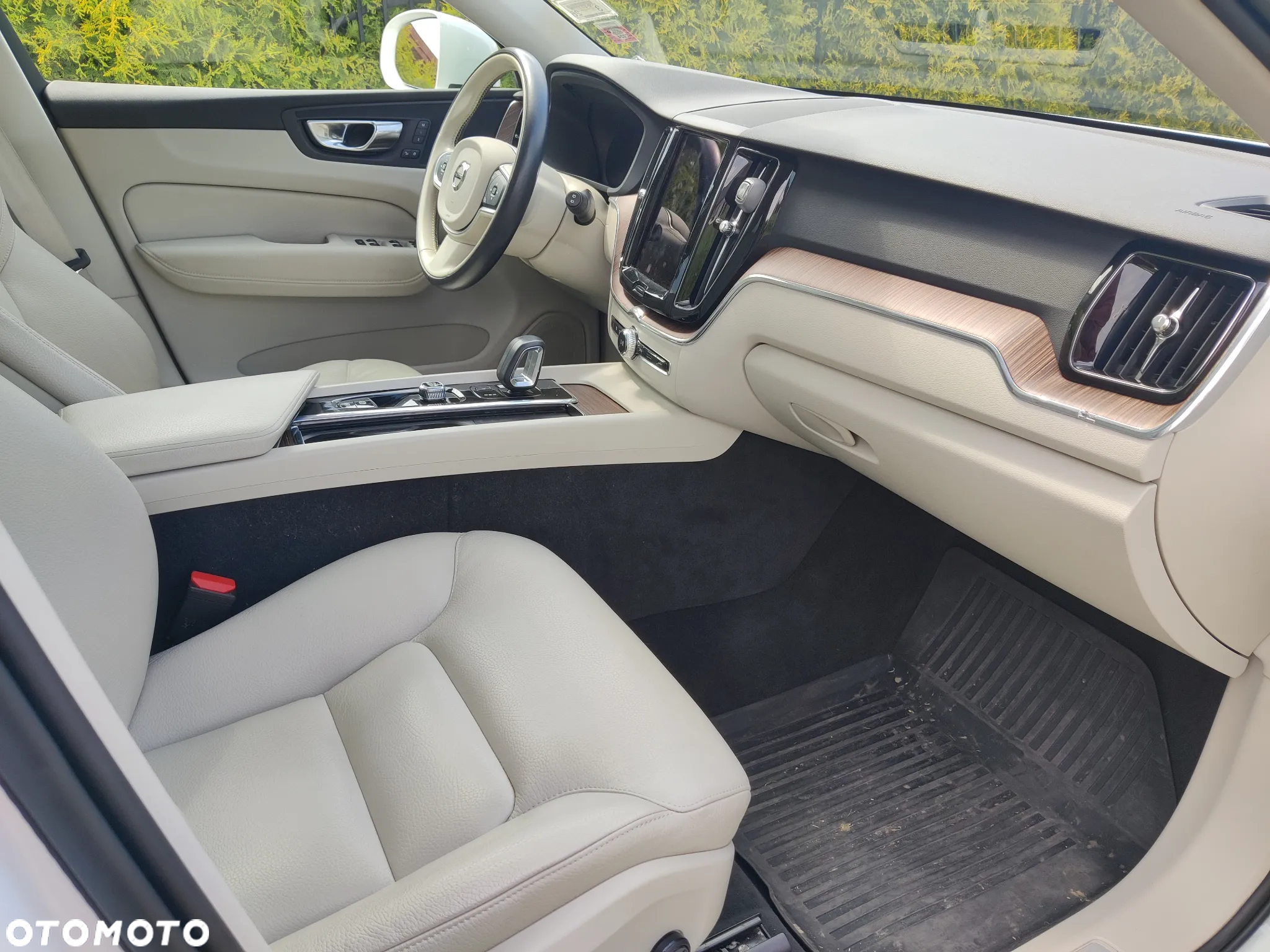 Volvo XC 60 B5 B AWD Momentum Pro - 13