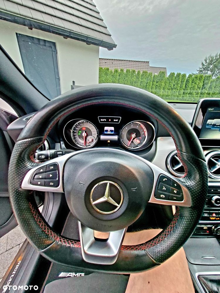 Mercedes-Benz CLA 200 Orange Art Edition - 15