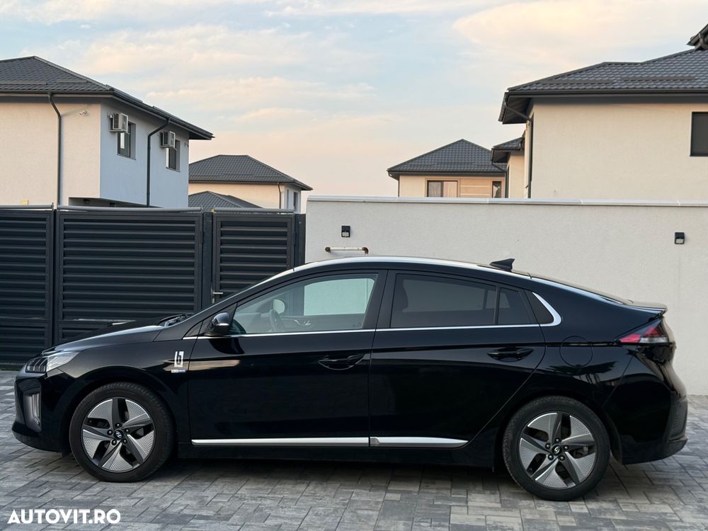 Hyundai IONIQ - 10