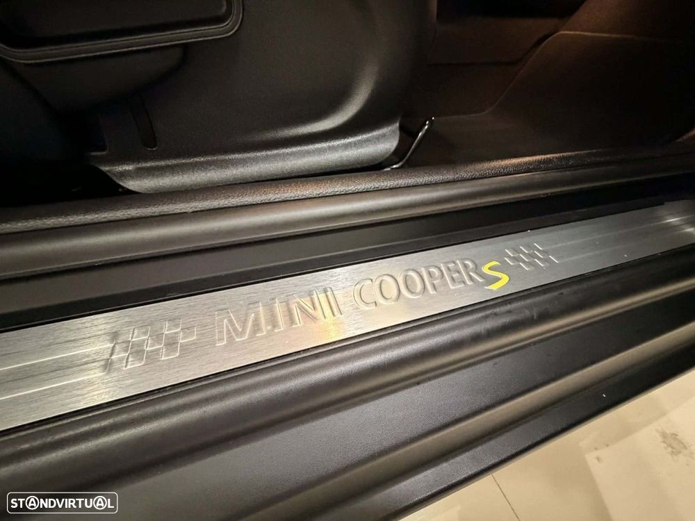 MINI 3 Portas Cooper SE - 24