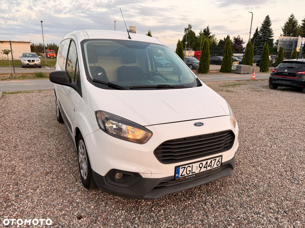 Ford Transit Courier - 12