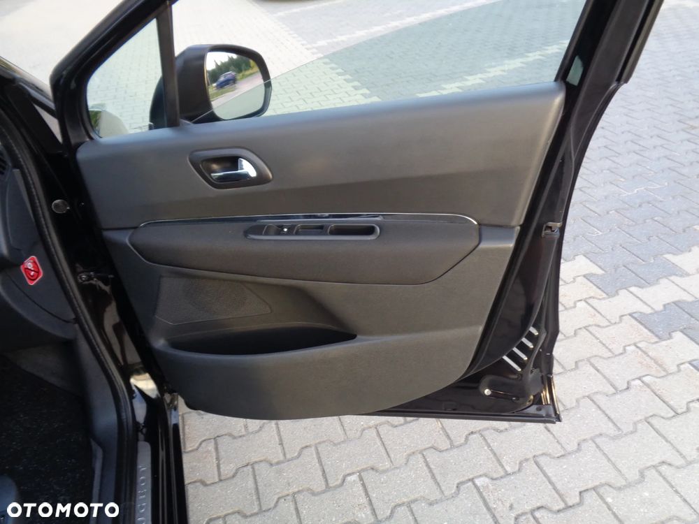 Peugeot 5008 HDI FAP 150 Family - 27