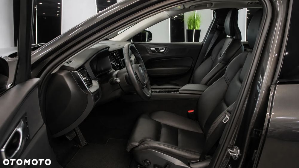 Volvo XC 60 B4 B Plus Dark - 6