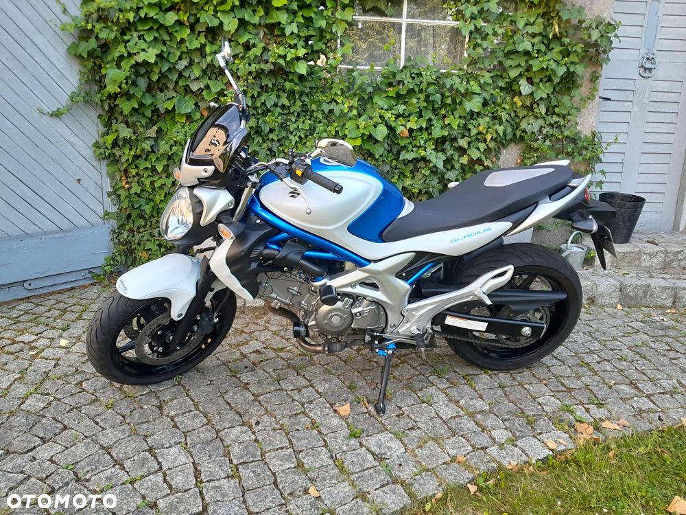 Suzuki Gladius - 2
