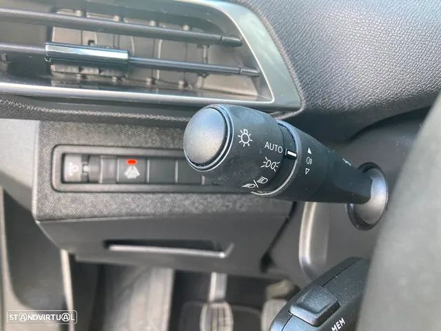 Peugeot 3008 1.5 BlueHDi Active Pack - 19