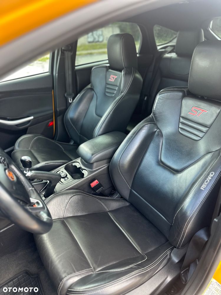 Ford Focus 2.0 EcoBoost ST mit Leder-Sport-Paket - 11