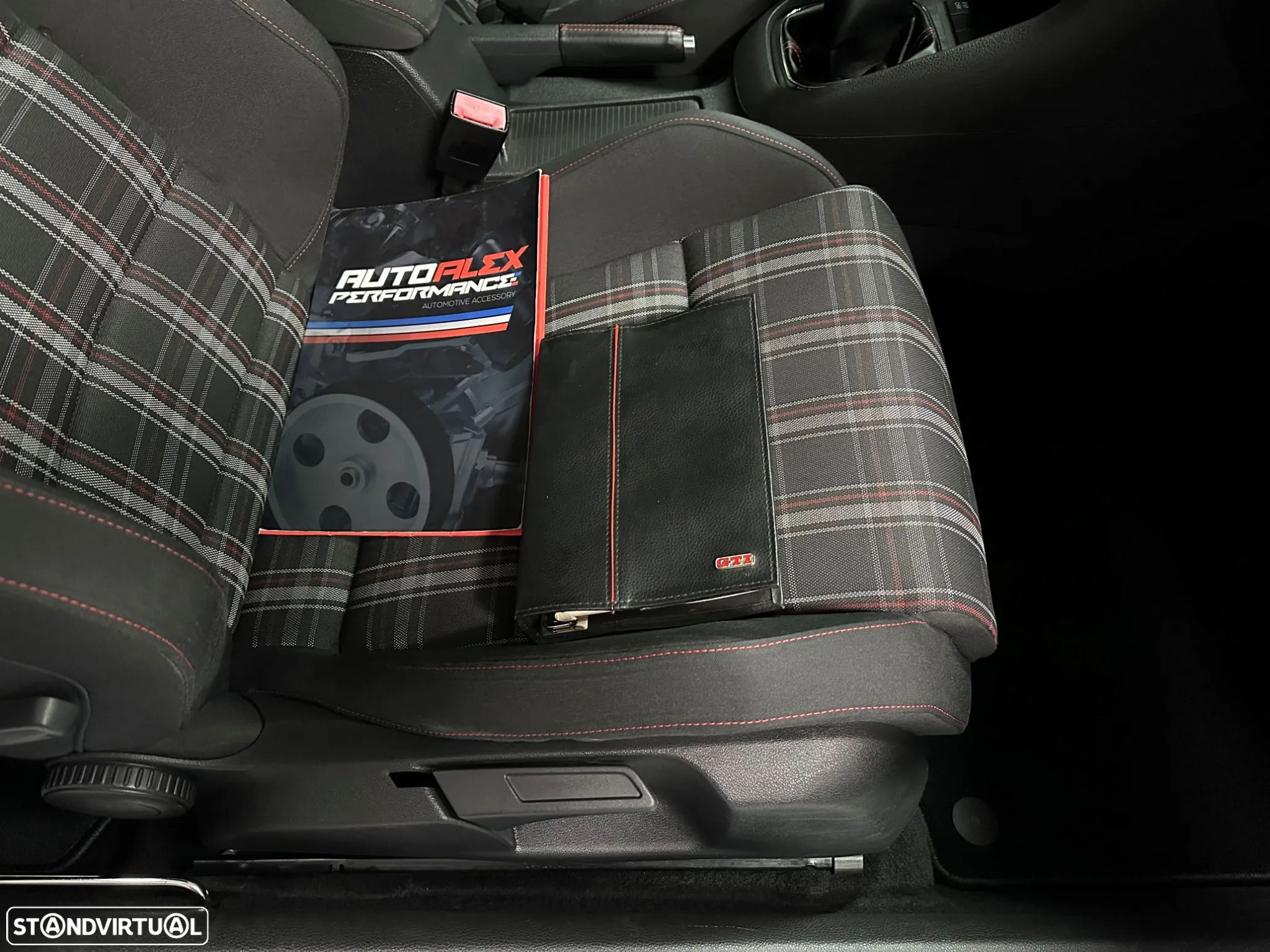 VW Golf 2.0 TSi GTI - 43