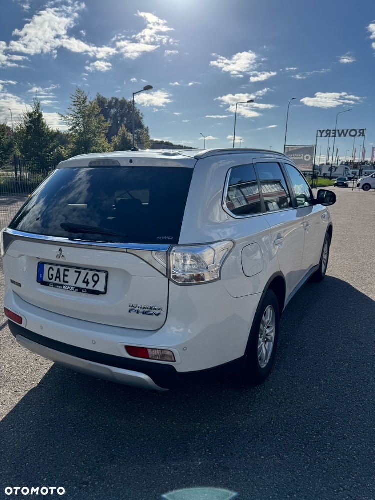 Mitsubishi Outlander Instyle NAVI + - 15
