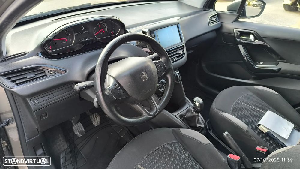 Peugeot 208 1.4 HDi SE Style - 32