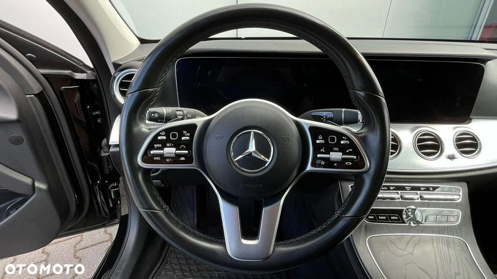 Mercedes-Benz Klasa E 220 d 4-Matic 9G-TRONIC - 18