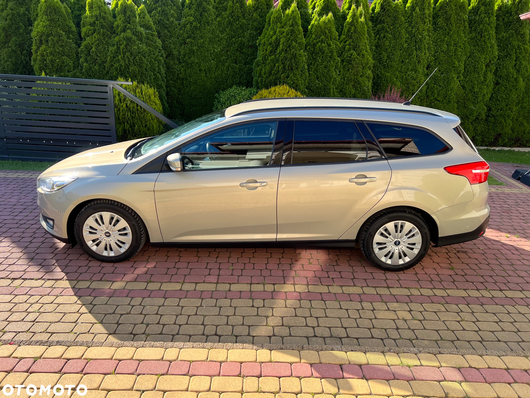 Ford Focus Turnier 1.0 EcoBoost Start-Stopp-System TITANIUM X - 3