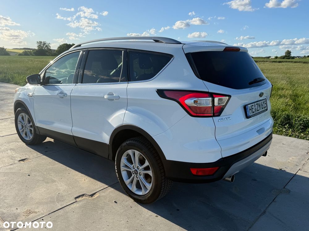 Ford Kuga 2.0 TDCi 2x4 Titanium - 4