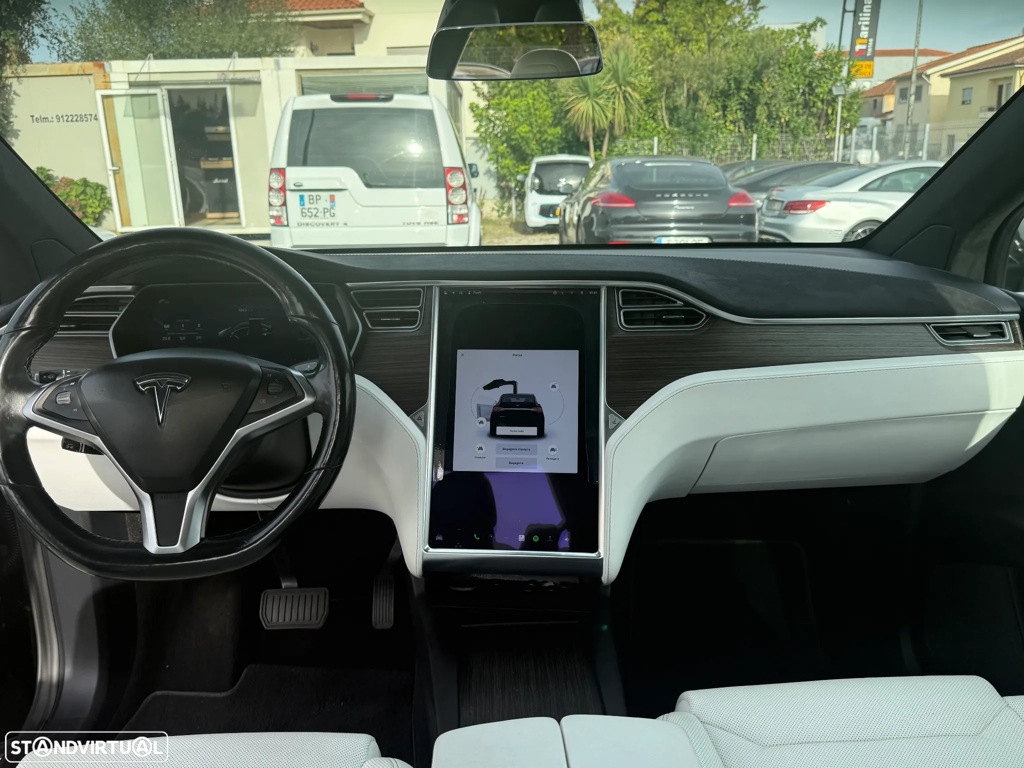 Tesla Model X - 7