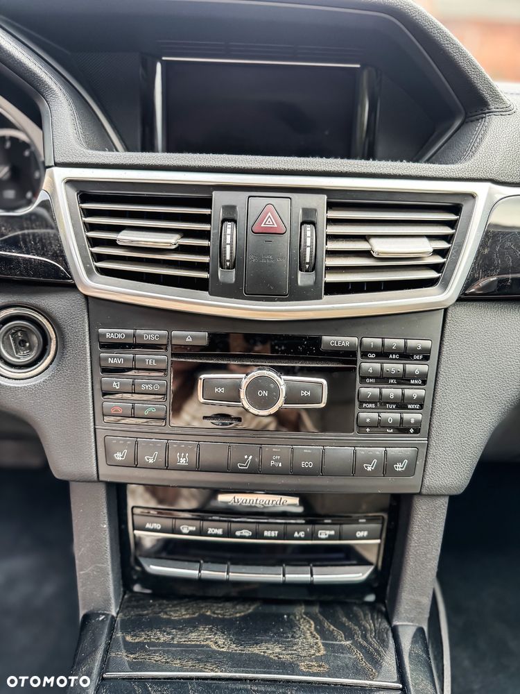 Mercedes-Benz Klasa E 350 CDI DPF BlueEFFICIENCY 7G-TRONIC Avantgarde - 24