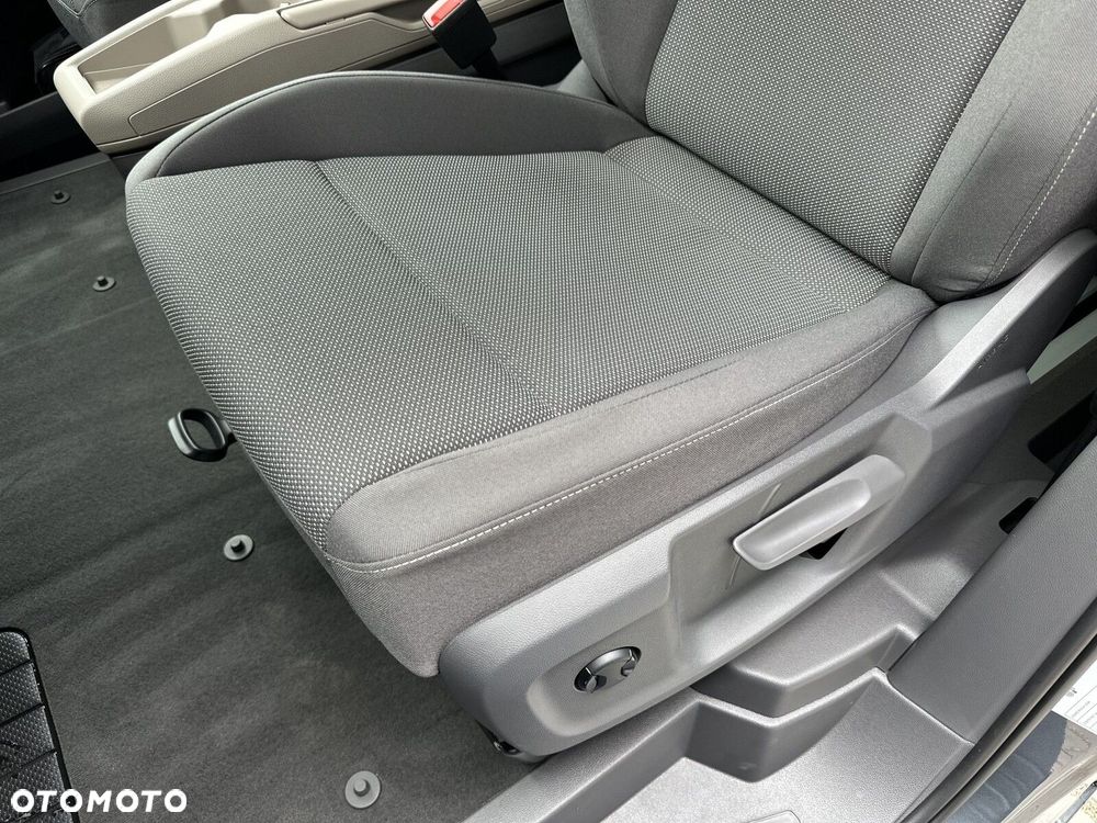 Volkswagen Multivan - 12