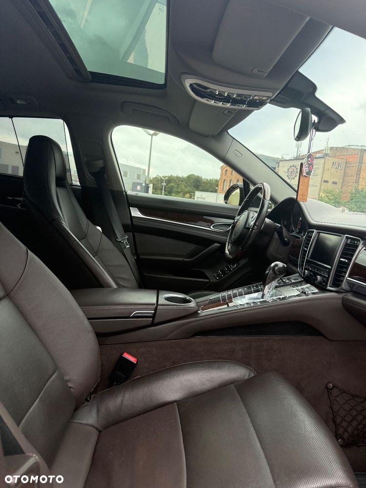 Porsche Panamera 4S - 32