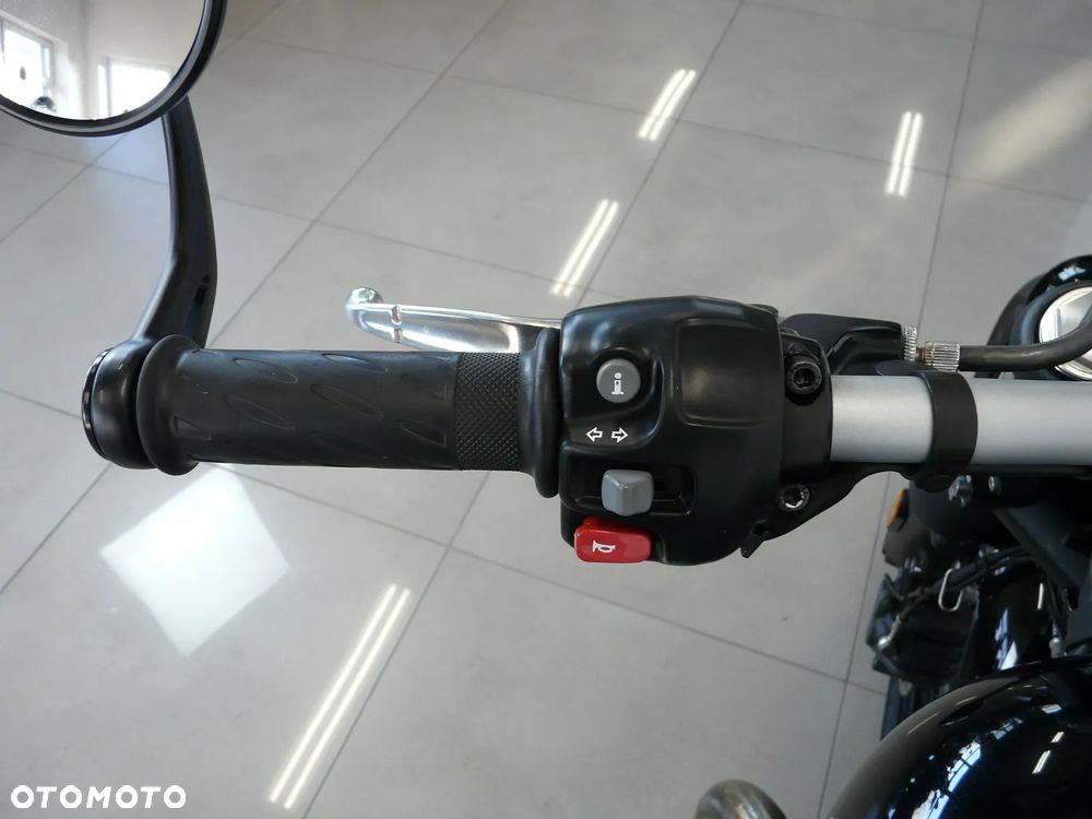 Triumph Bonneville Bobber - 20