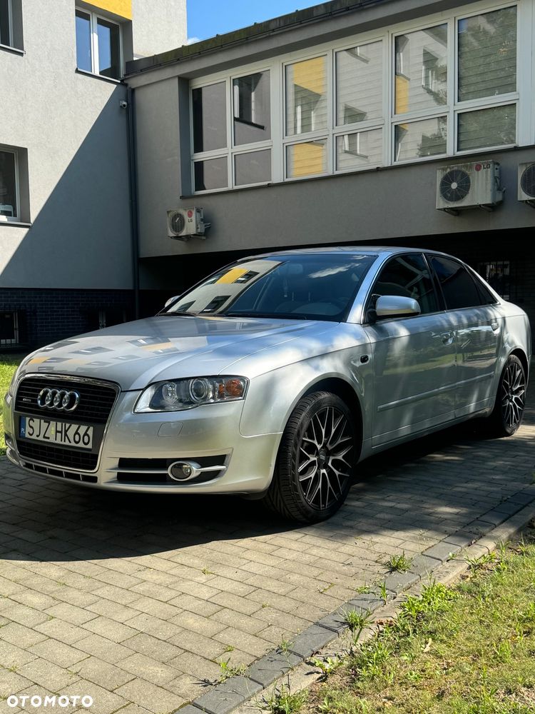 Audi A4 Limousine - 1