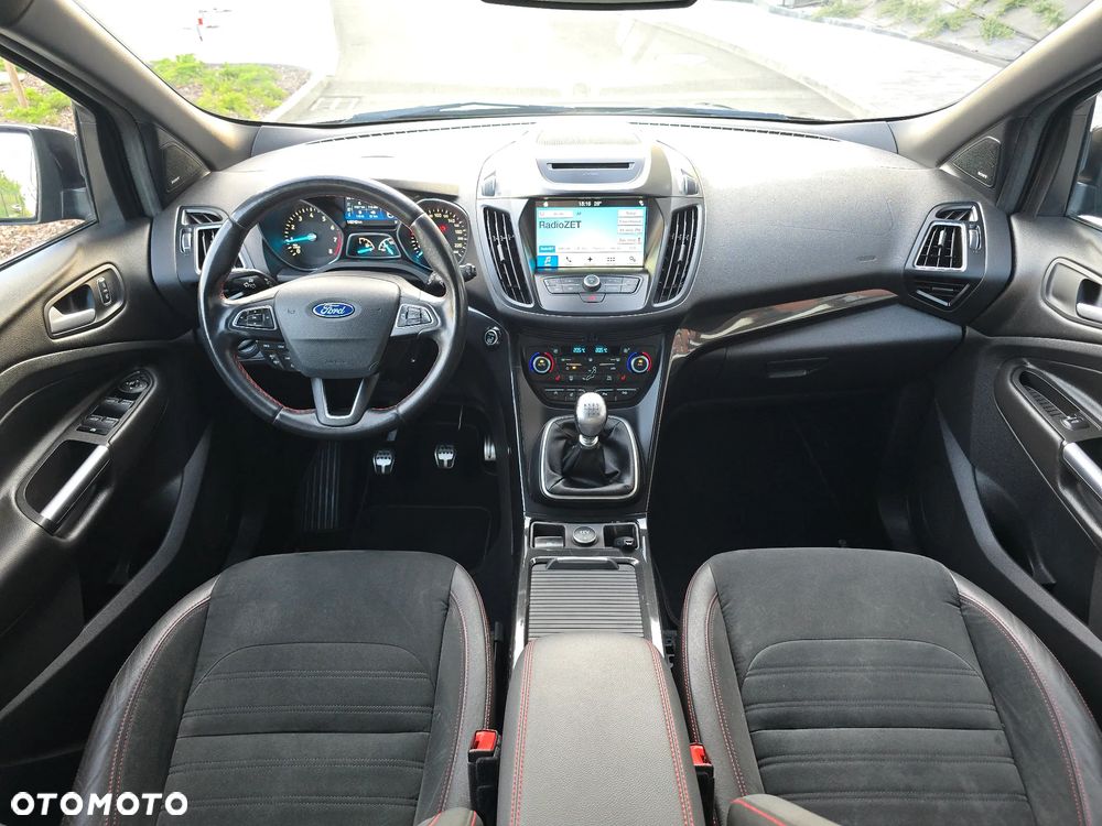 Ford Kuga 1.5 EcoBoost 2x4 ST-Line - 24