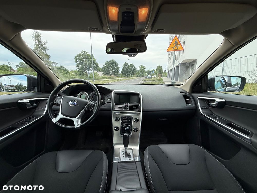 Volvo XC 60 2.4D AWD Momentum - 12