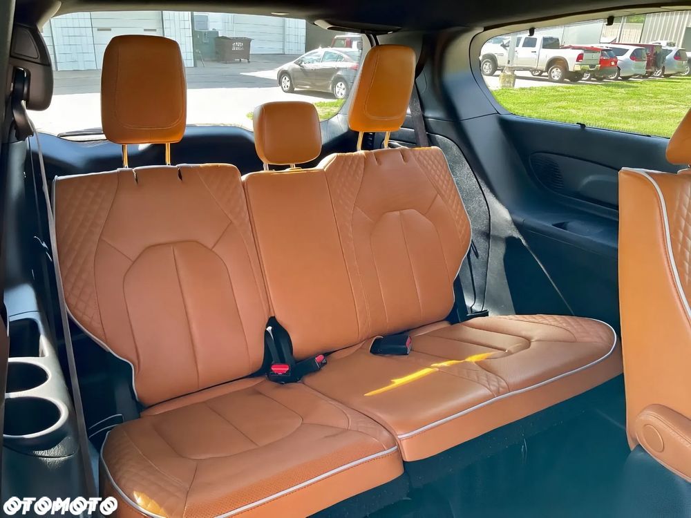 Chrysler Pacifica - 12