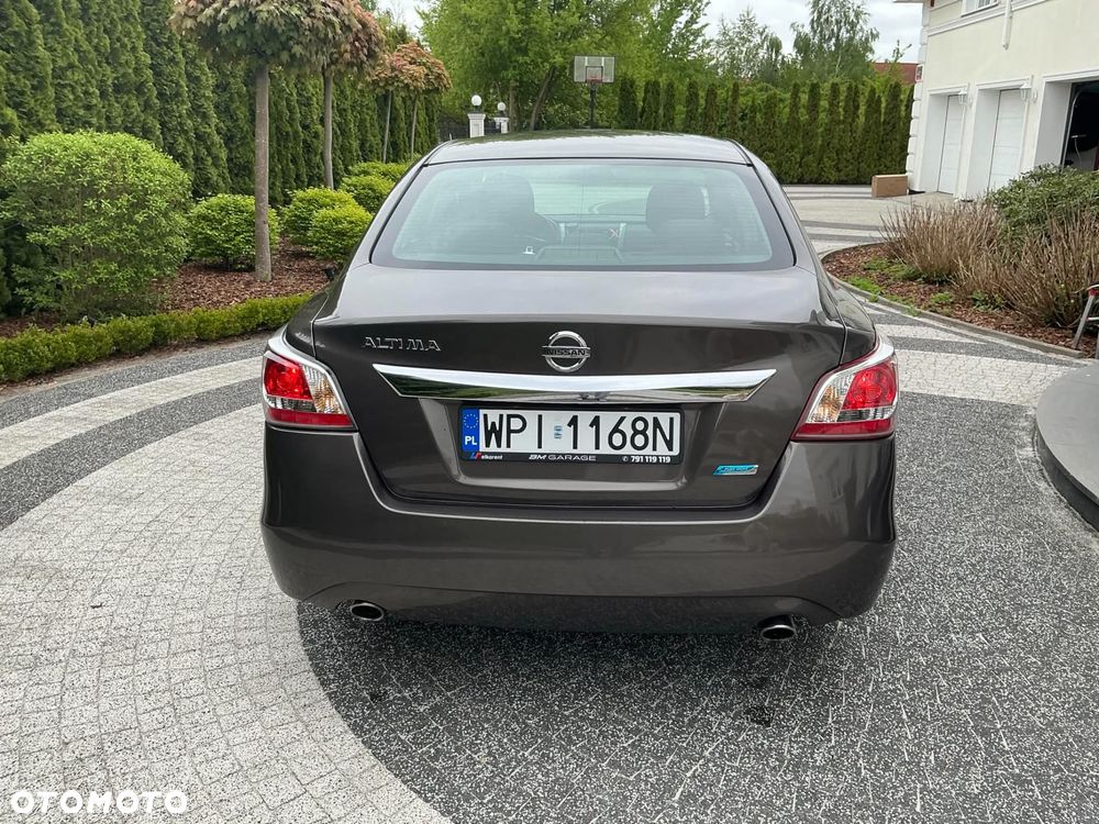 Nissan Altima - 7