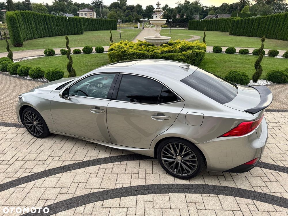Lexus IS - 5