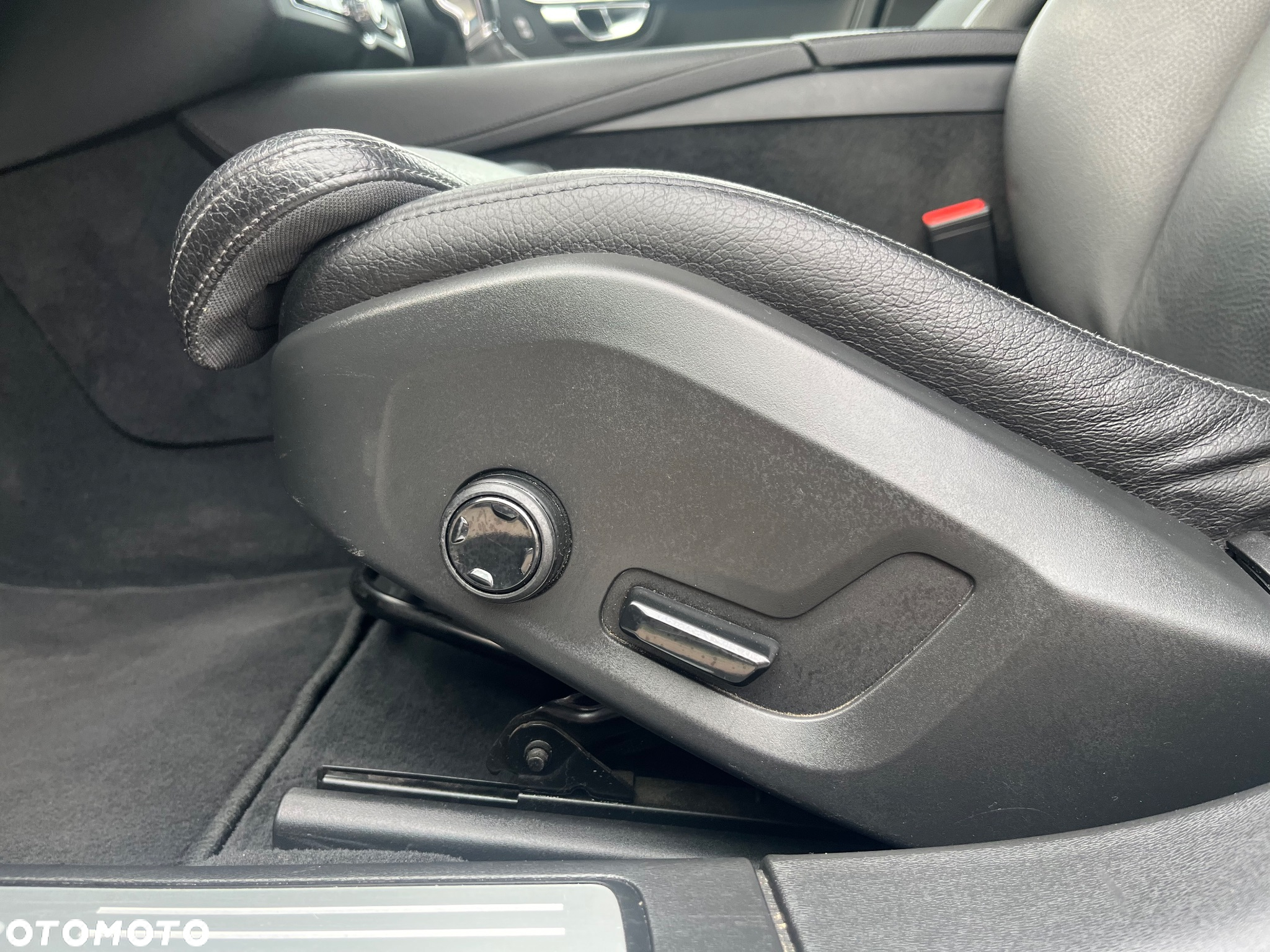 Volvo V90 D4 SCR Momentum Pro - 12