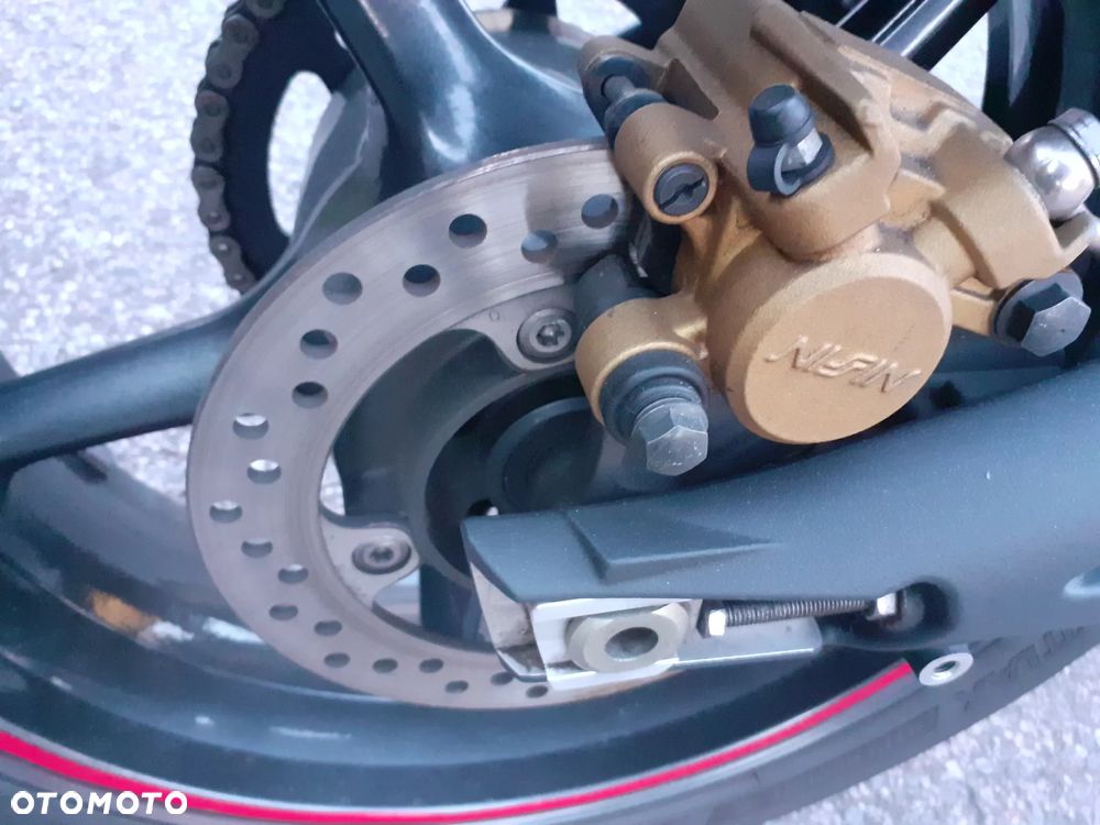 Triumph Street Triple - 18