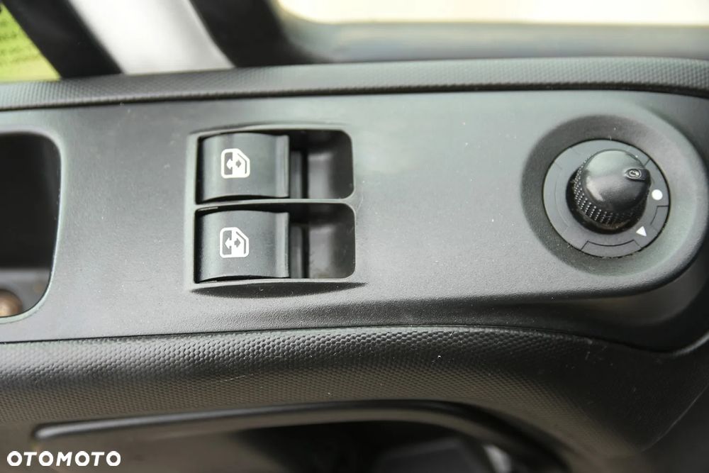 Iveco DAILY//70C17// 3.0 170 KM- podwójne tylne koła// WYWROTKA 3-stronna// Rozstaw osi 410 cm// SALON POLSKA//BEZWYPADKOWY// I WŁAŚCICIEL - 26