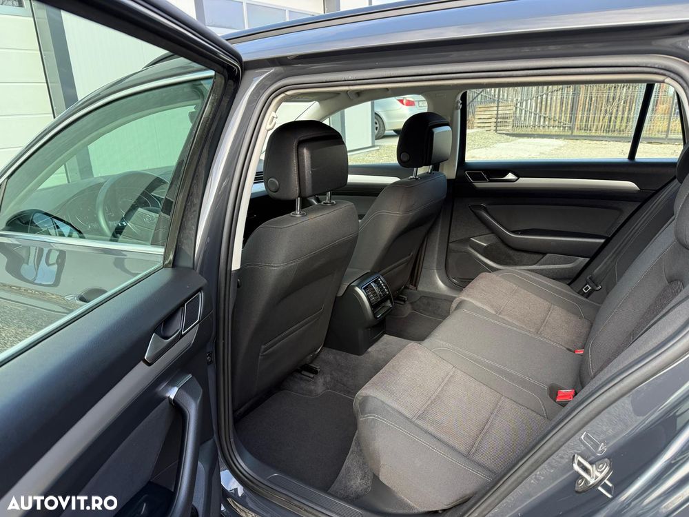 Volkswagen Passat 2.0 TDI SCR Comfortline - 15