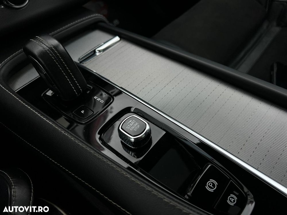 Volvo XC 90 B5 D AWD Plus Dark - 19