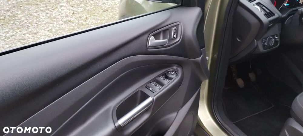Ford Kuga 2.0 TDCi 2x4 Trend - 26