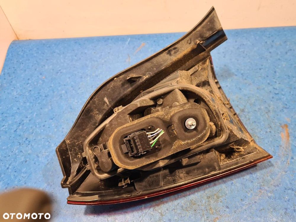 RENAULT TWINGO II LIFT  LAMPA TYŁ PRAWA ZEWNĘTRZNA - 2