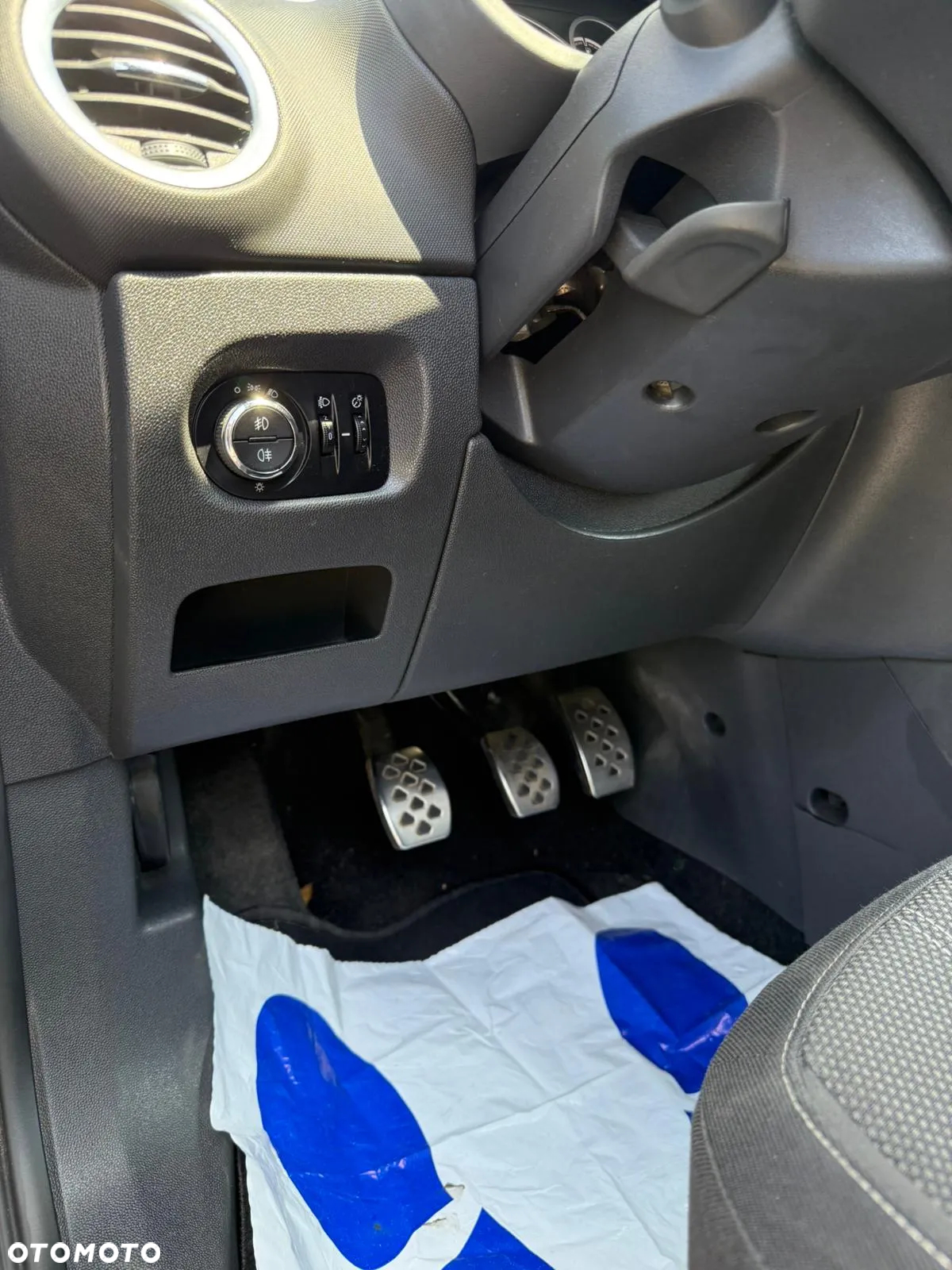 Opel Corsa 1.4 16V Cosmo - 17