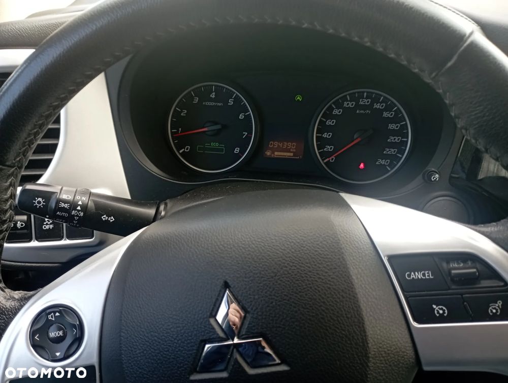 Mitsubishi Outlander 2.0 Invite + 2WD - 11