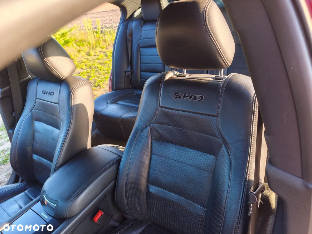 Ford Taurus - 8