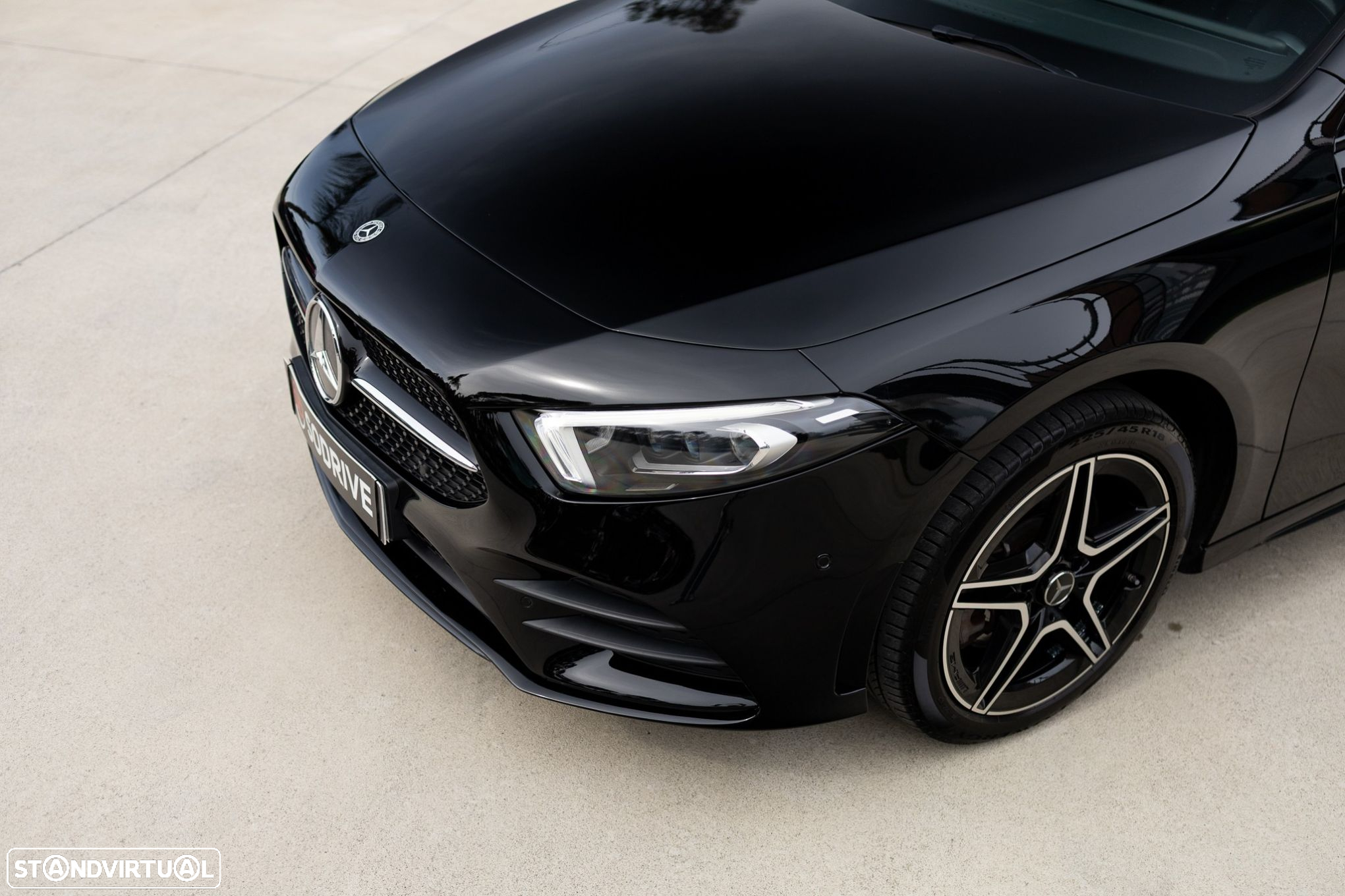Mercedes-Benz A 250 Limousine e AMG Line - 19