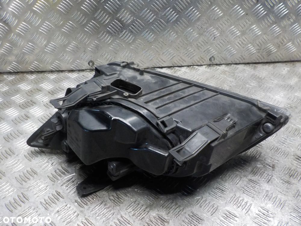 FORD FOCUS MK2 XENON LAMPA PRAWY PRZÓD PRZENIA EUROPA - 2