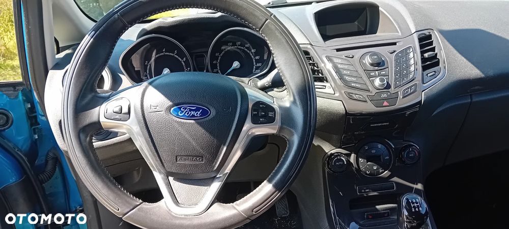 Ford Fiesta 1.0 EcoBoost STart-Stop Titanium - 4