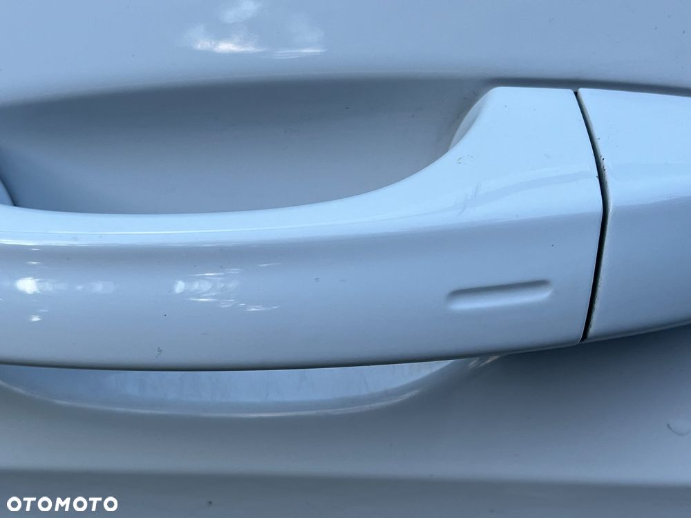 Volkswagen Golf 1.6 TDI DPF Highline - 32