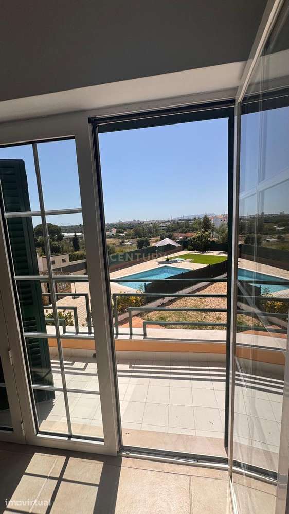 Moradia T4 com Piscina e Garagem para 4 Carros | Quinta da Serralheira - Grande imagem: 4/60