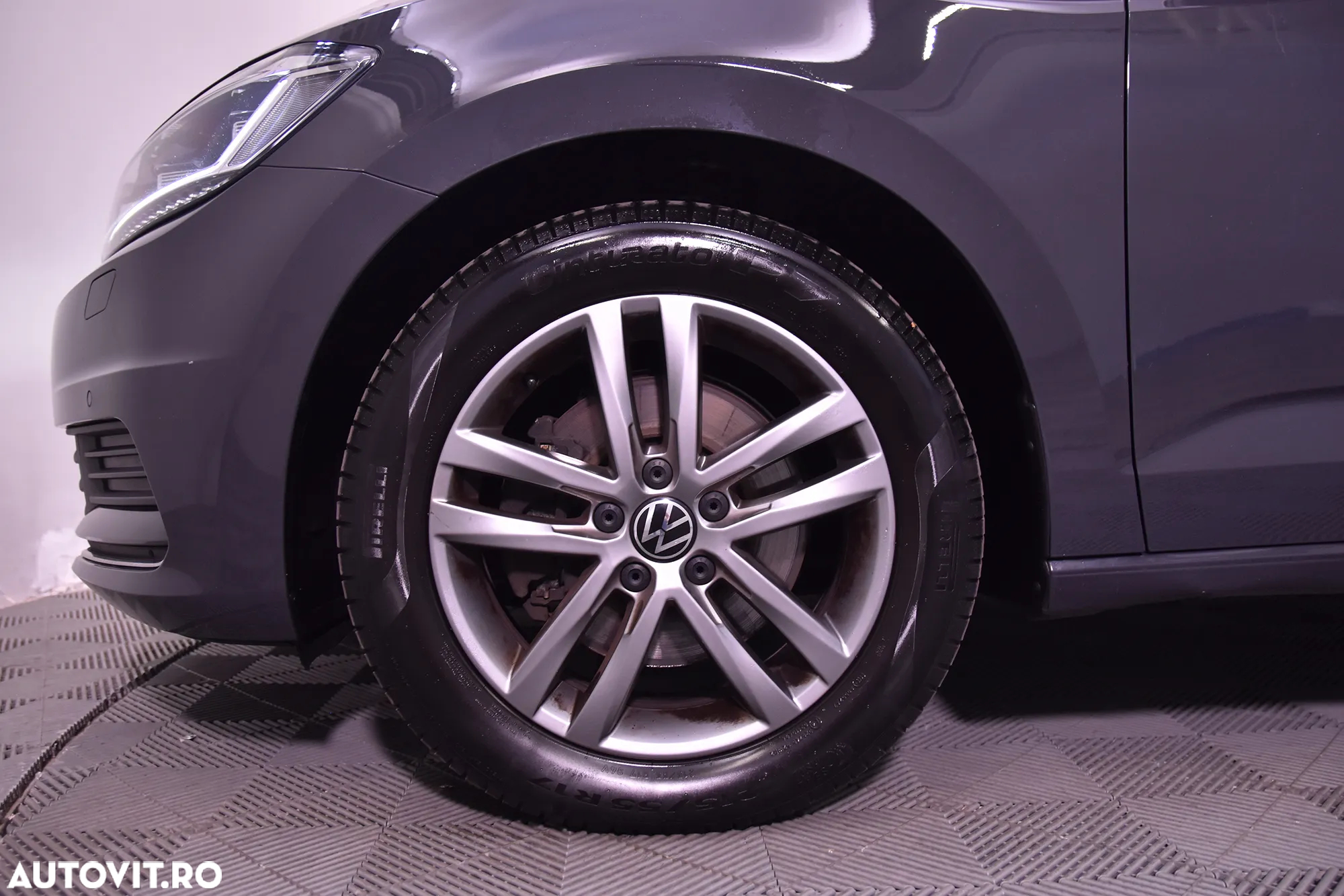 Volkswagen Touran - 13