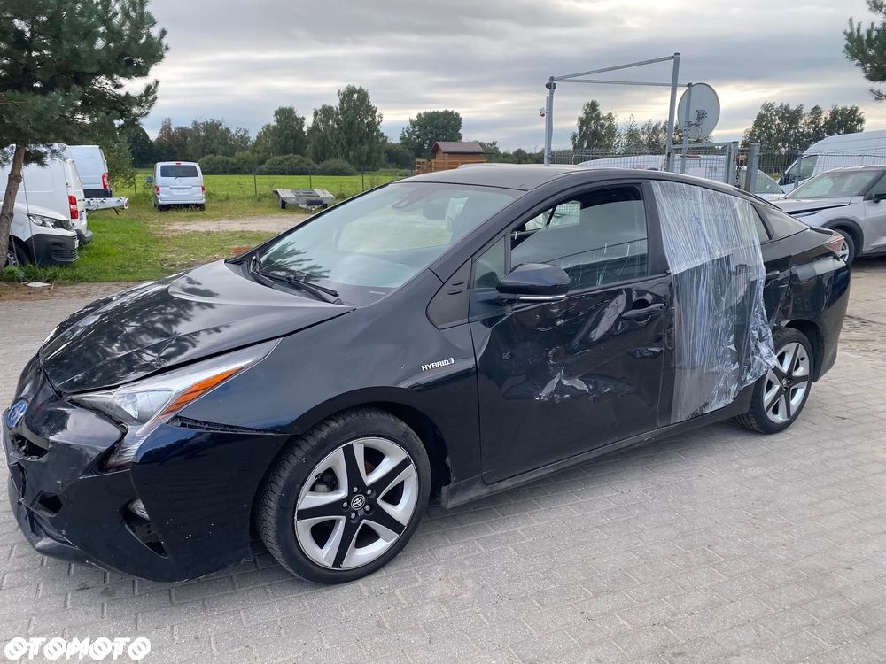 Toyota Prius (Hybrid) - 3